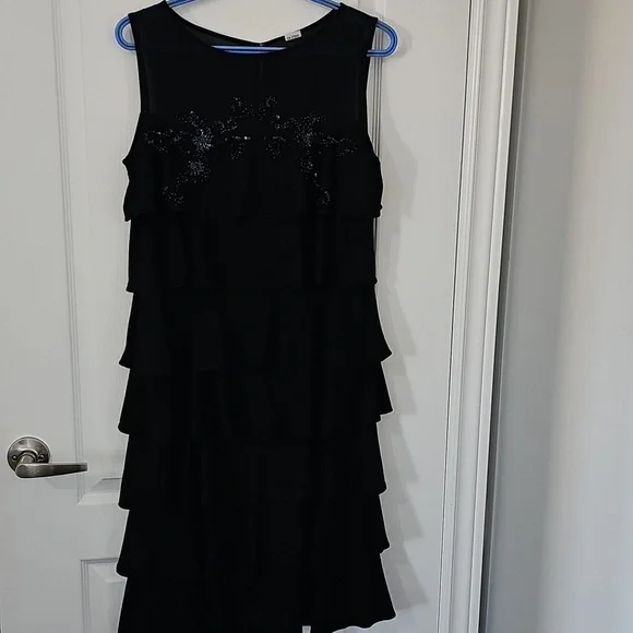 Black Ruffled Dress 👗 - Picture 1 of 6